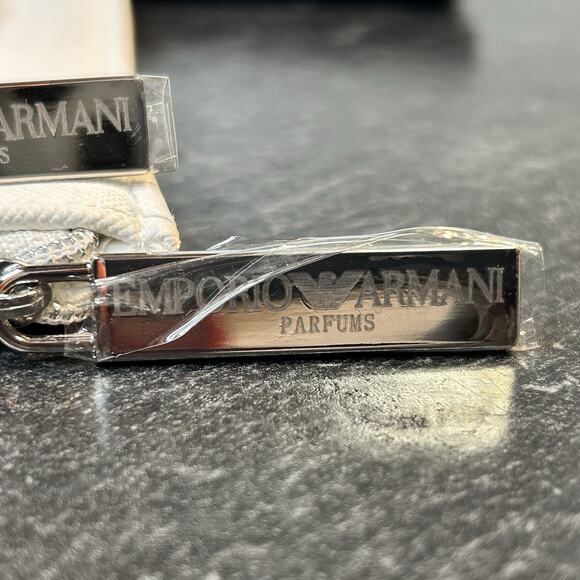 Giorgio Armani White Textured Cosmetic Travel Toiletry‎ Clutch W Dust Bag - Picture 5 of 10